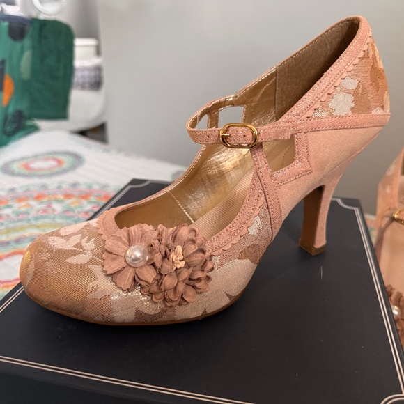 Ruby Shoo "Yasmin" Rose Gold Heels size US 10, UK 41 - Picture 1 of 7